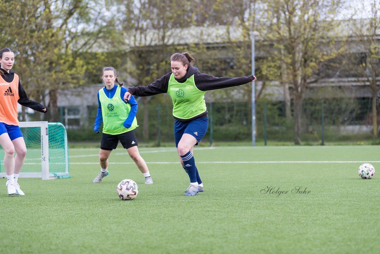 Bild 292 - Co-Trainerin der Frauen Nationalmannschaft Britta Carlson in Wahlstedt